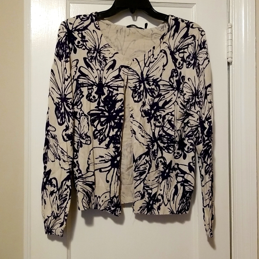 Daisy Fuentes Buttom Down sweater Size L